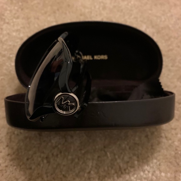 Authentic Michael Kors Pippa Sunglasses - Picture 3 of 4